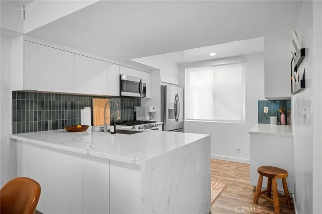 $3,395 | 5435 Yarmouth Avenue, Unit 7, Encino, CA 91316