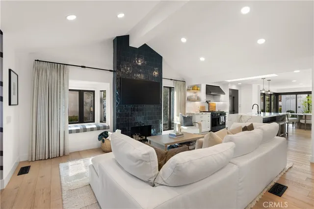 $5,295,000 | 521 Westminster Avenue, Newport Beach, CA 92663