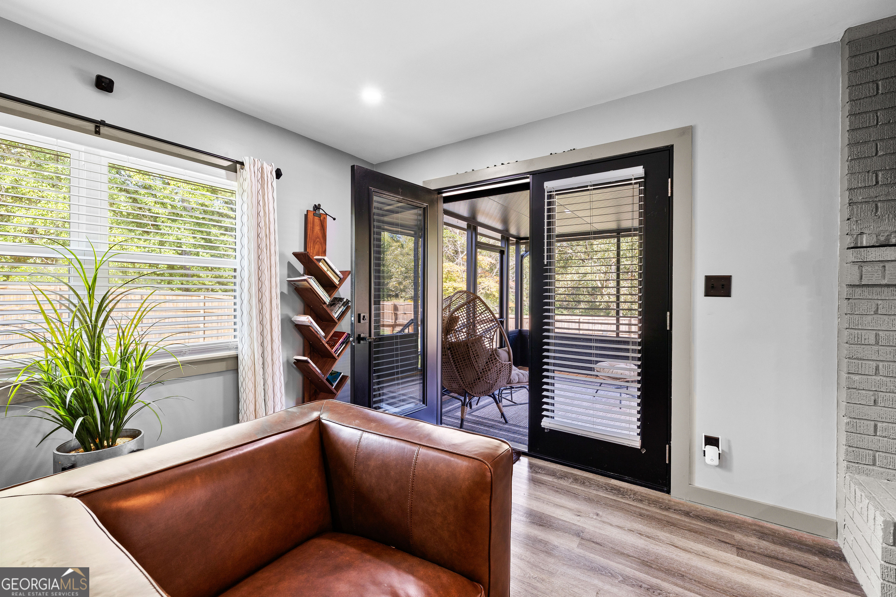 105 Ransby Drive Hogansville, GA 30230 - Photo 20 of 52 a living room with furniture and a potted plant