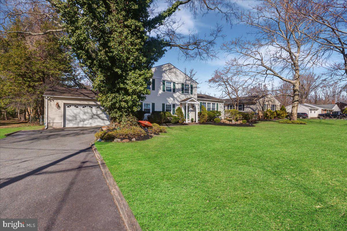 15 Whitcomb Road Hightstown, NJ 08520 - Photo 3 of 38