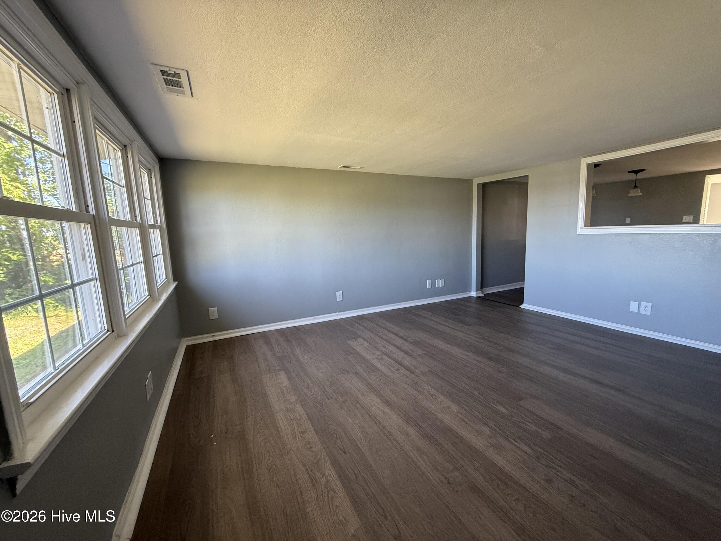 213 Country Club Road Camden, NC 27921 - Photo 10 of 21 Living