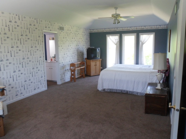39W479 Baert Road St. Charles, IL 60175 - Photo 14 of 25