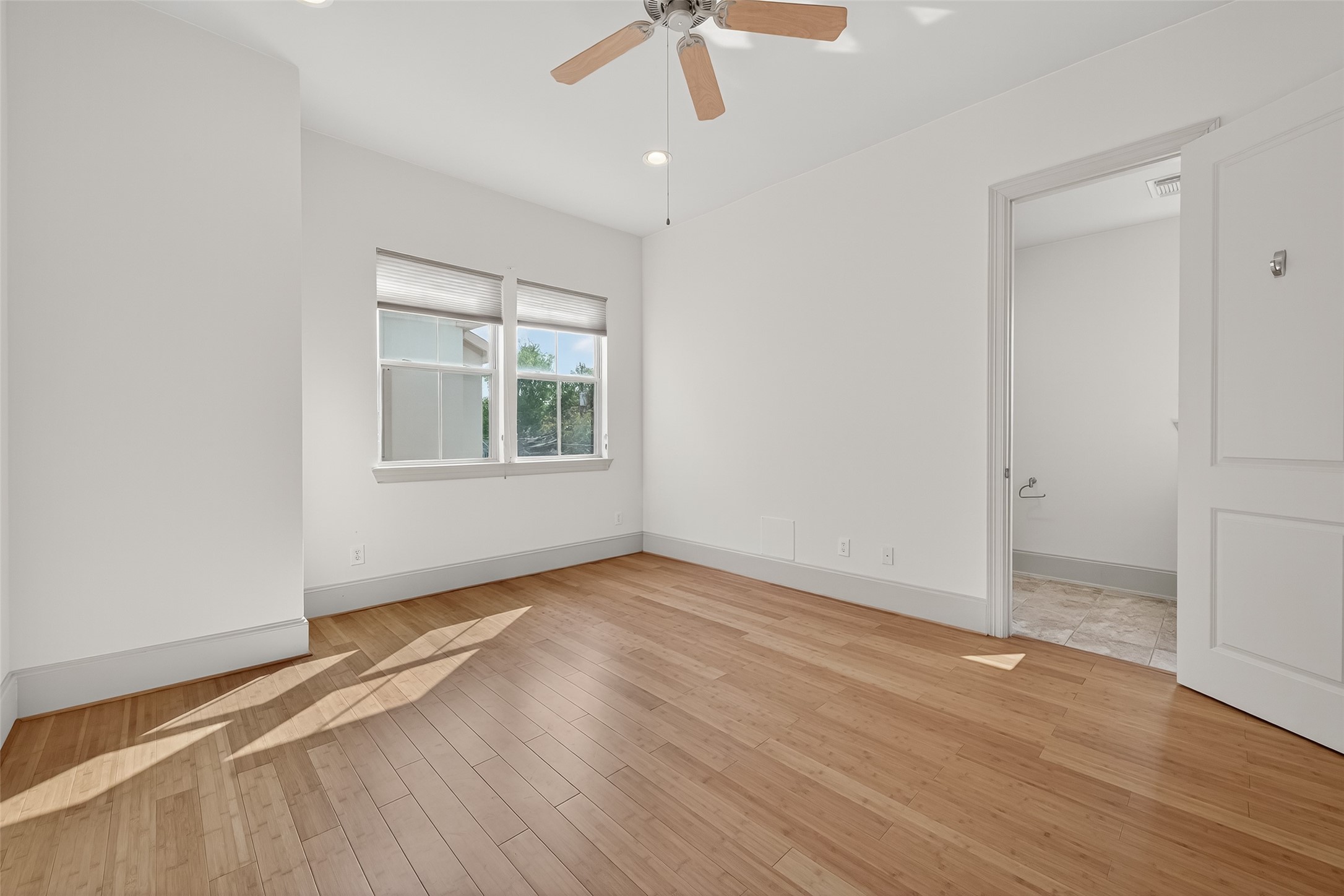931 West 23rd Street, Unit K Houston, TX 77008 - Photo 22 of 40 Secondary bedroom on the 2nd floor is 18'3" x 12'6". This room showcases 10' ceiling, bamboo hardwood floors, recessed lights, ceiling fan, Hunter Douglas top down bottom up shades and 4'3" x 5'5" walk-in closet with built-in shelving and hanging racks.