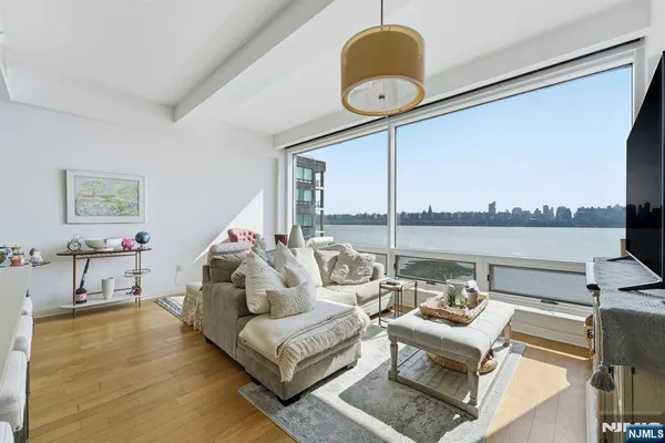 $799,999 | 9 Somerset Lane, Unit 408, Edgewater, NJ 07020