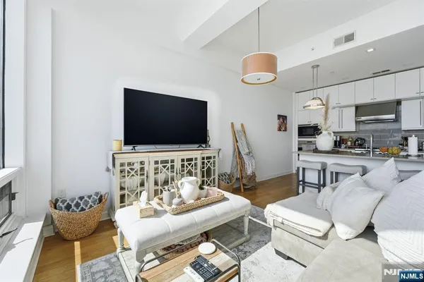 $799,999 | 9 Somerset Lane, Unit 408, Edgewater, NJ 07020