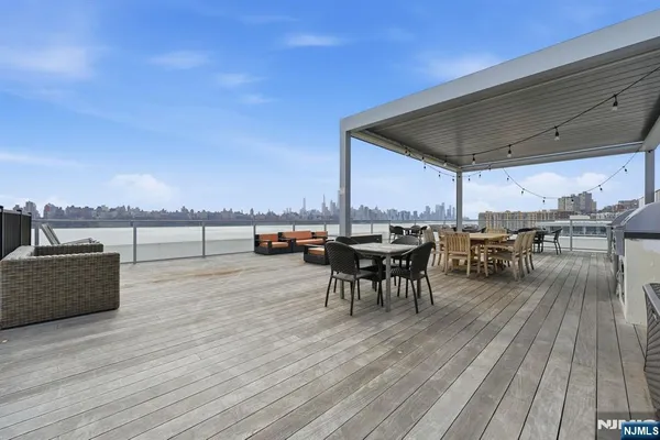 $799,999 | 9 Somerset Lane, Unit 408, Edgewater, NJ 07020