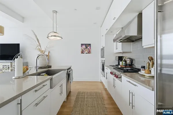 $799,999 | 9 Somerset Lane, Unit 408, Edgewater, NJ 07020