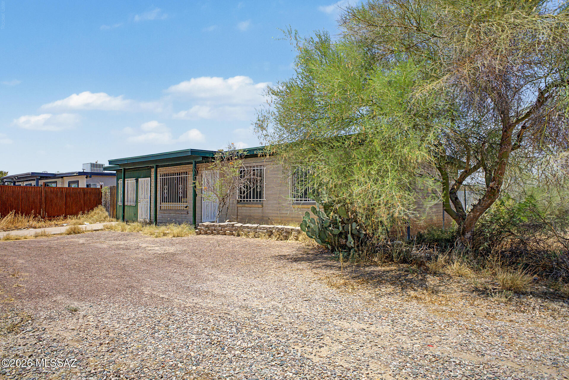 1427 East Silverlake Road Tucson, AZ 85713 - Photo 2 of 25 02-Silverlake