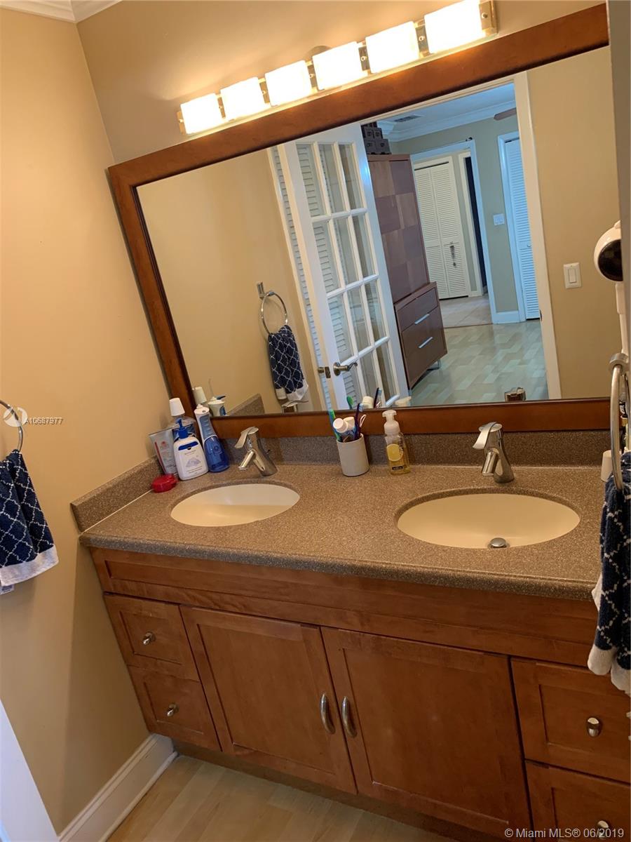 14841 Lewis Road Miami Lakes, FL 33014 - Photo 13 of 32 Master bathroom