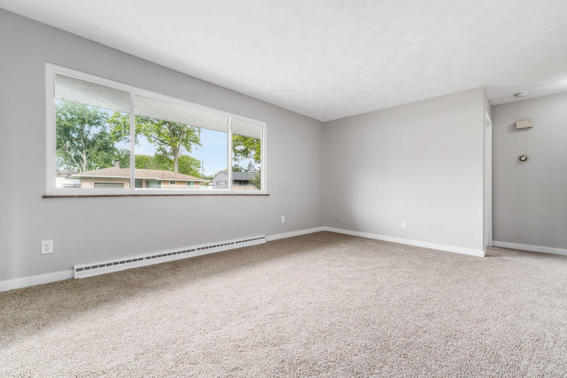 1472 Picard Road Columbus, OH 43227 - Photo 15 of 29 Living room
