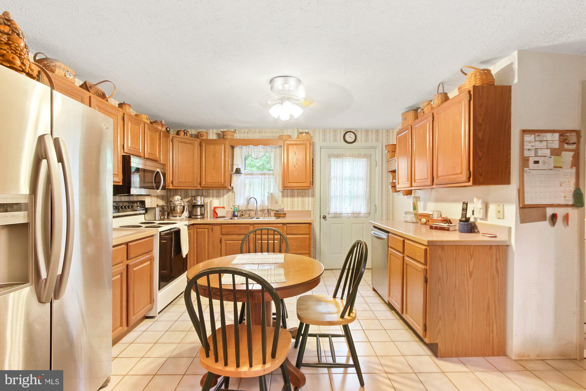 779 Old Commons Road Windsor, PA 17366 - Photo 9 of 28 Kitchen, ceramic floor