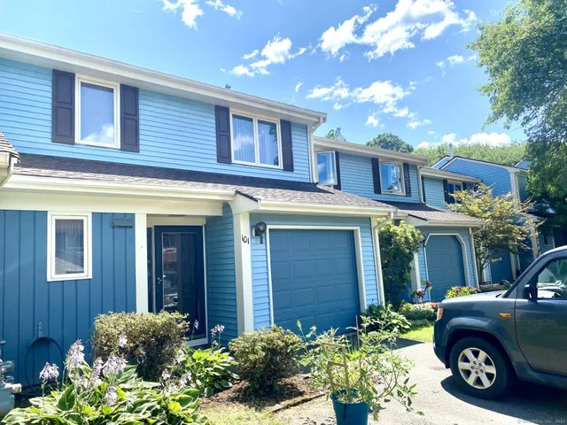 $2,300 | 101 Copper Beech Drive, Unit 101, Rocky Hill, CT 06067