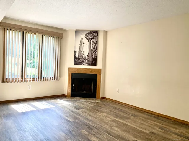 $2,300 | 101 Copper Beech Drive, Unit 101, Rocky Hill, CT 06067