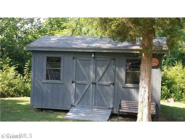 8674 Harlow Road Archdale, NC 27263 - Photo 4 of 16 Workshop.