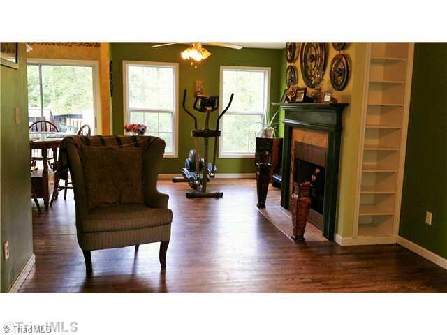 8674 Harlow Road Archdale, NC 27263 - Photo 8 of 16 Living Room.