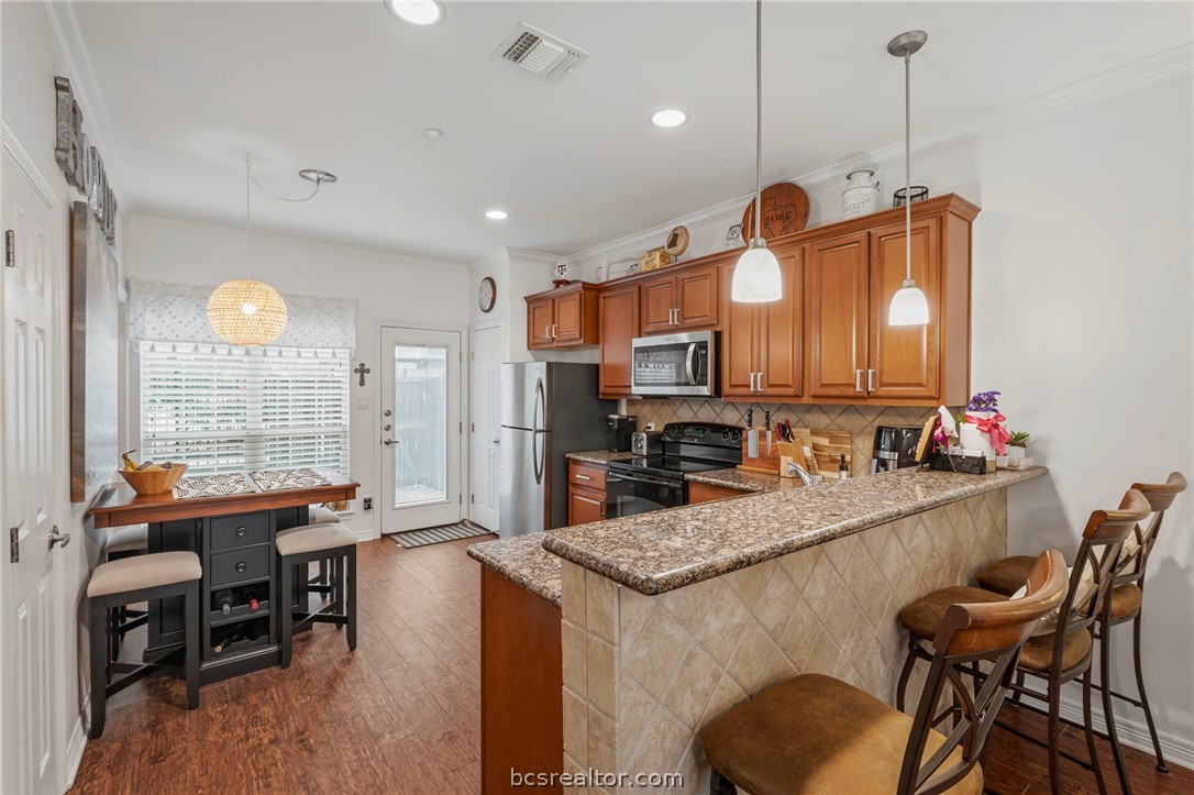 1198 Jones-Butler Road, Unit 703 College Station, TX 77840 - Photo 7 of 45 The kitchen offers an eating bar and dine in kitchen.
