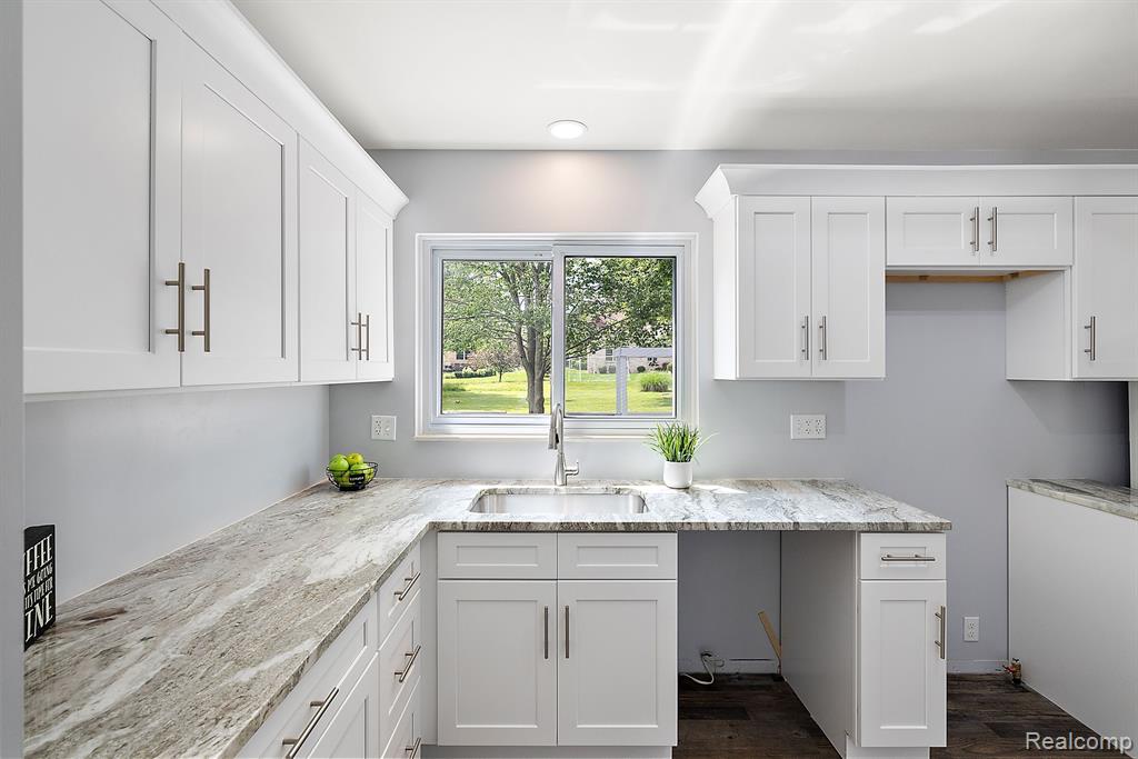2910 Walbridge Road Rochester Hills, MI 48307 - Photo 13 of 38