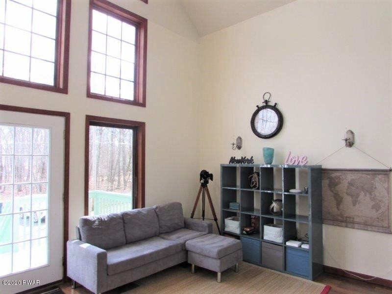 137 Roundhill Road Dingmans Ferry, PA 18328 - Photo 3 of 31