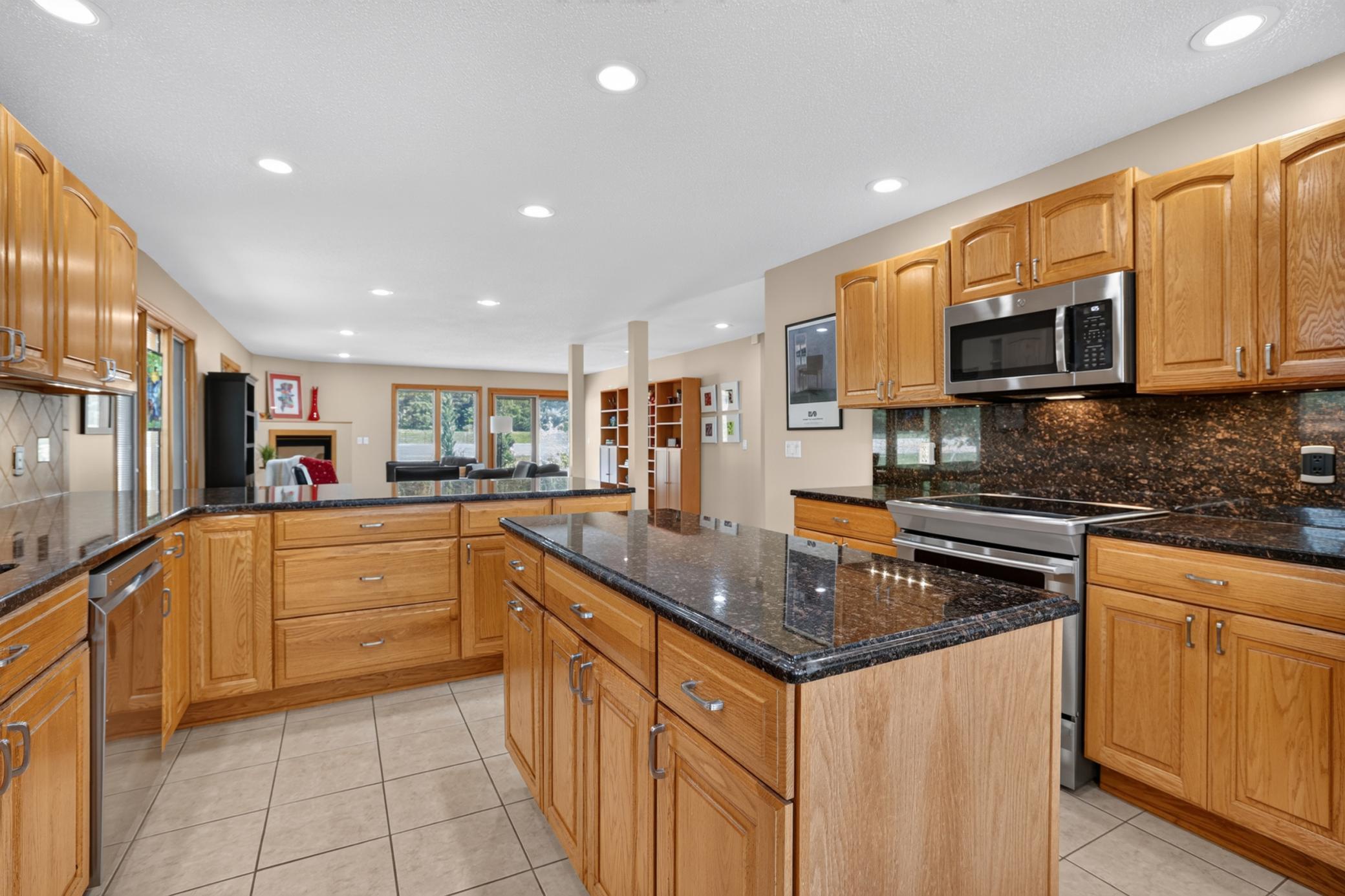 305 Salem Point Drive Southwest Rochester, MN 55902 - Photo 7 of 40 Gallery Image 7