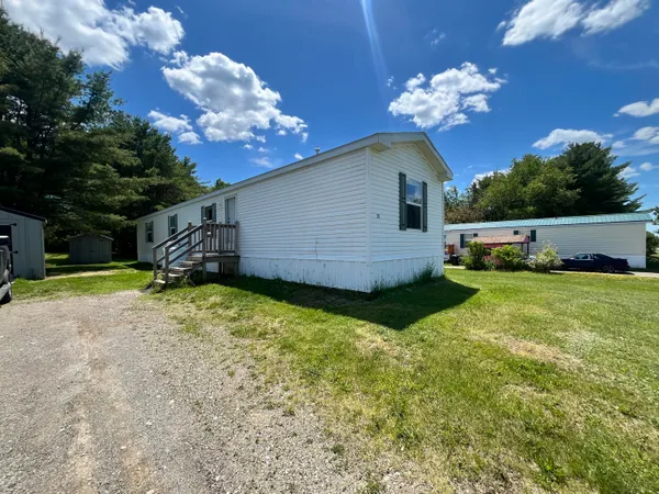 $74,500 | 25 Lorna Lane, Glenburn, ME 04401
