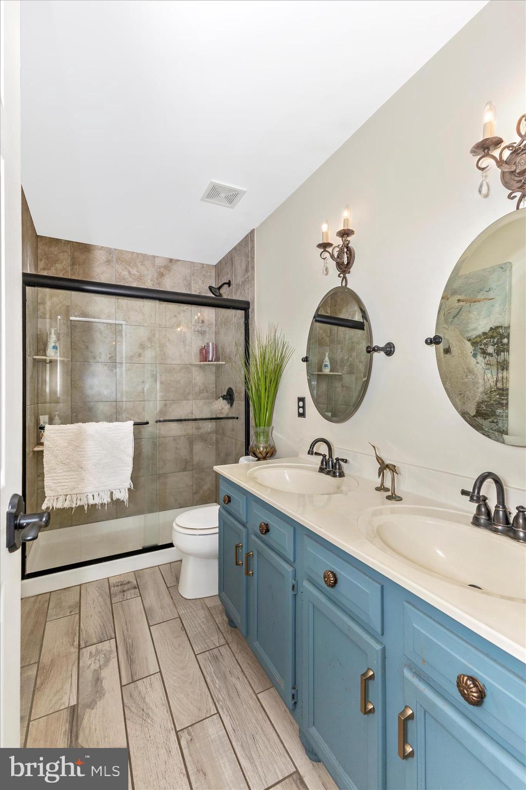 13607 Bardon Road Phoenix, MD 21131 - Photo 49 of 66 Hall Bathroom