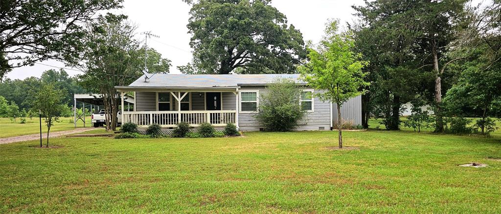a view of a house with a backyard