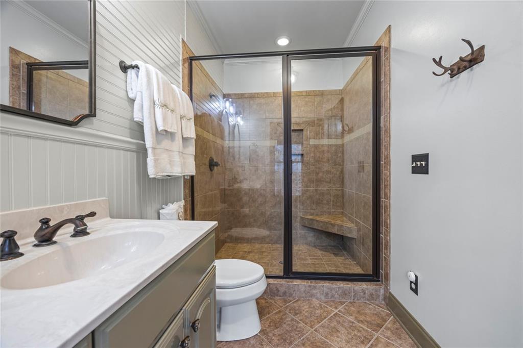 152 Chapman Manor Drive Martin, GA 30557 - Photo 20 of 90 a bathroom with a sink a toilet and shower