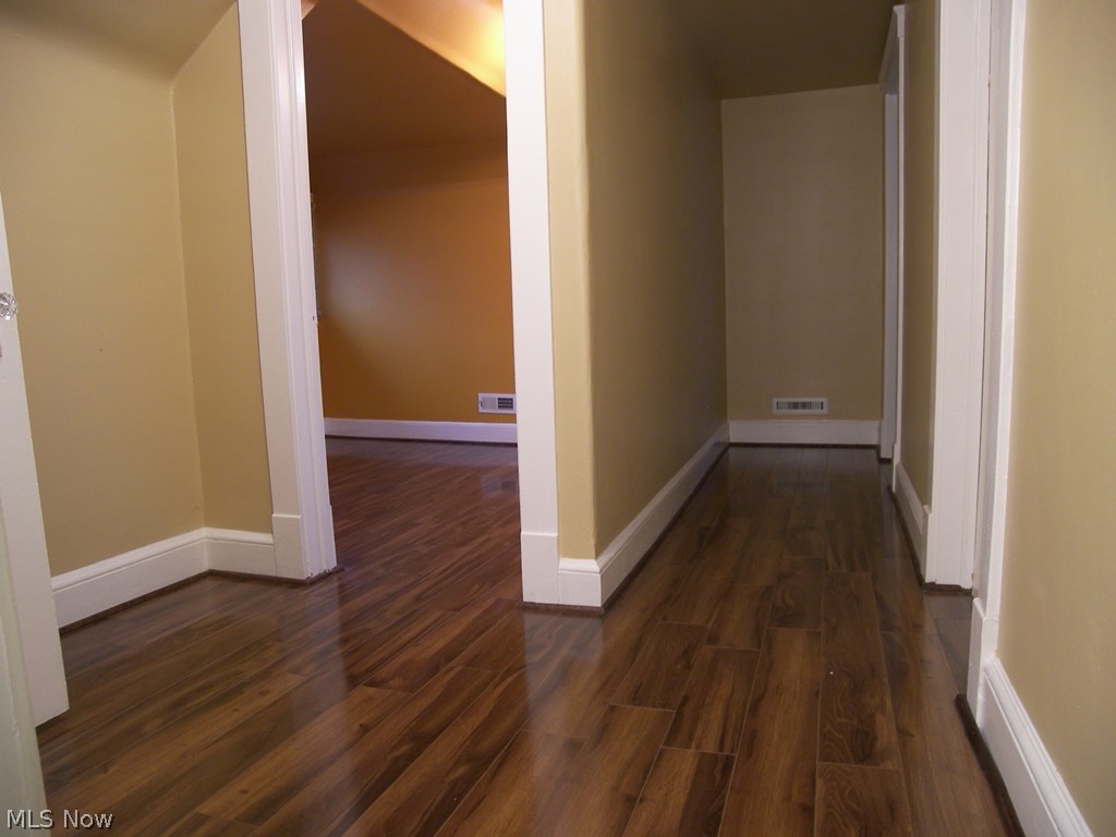 1761 Avalon Road Cleveland, OH 44112 - Photo 19 of 29 Second floor hallway