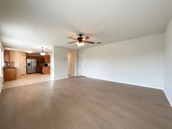 a view of a livingroom with a ceiling fan