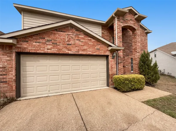 a view of a garage of the house