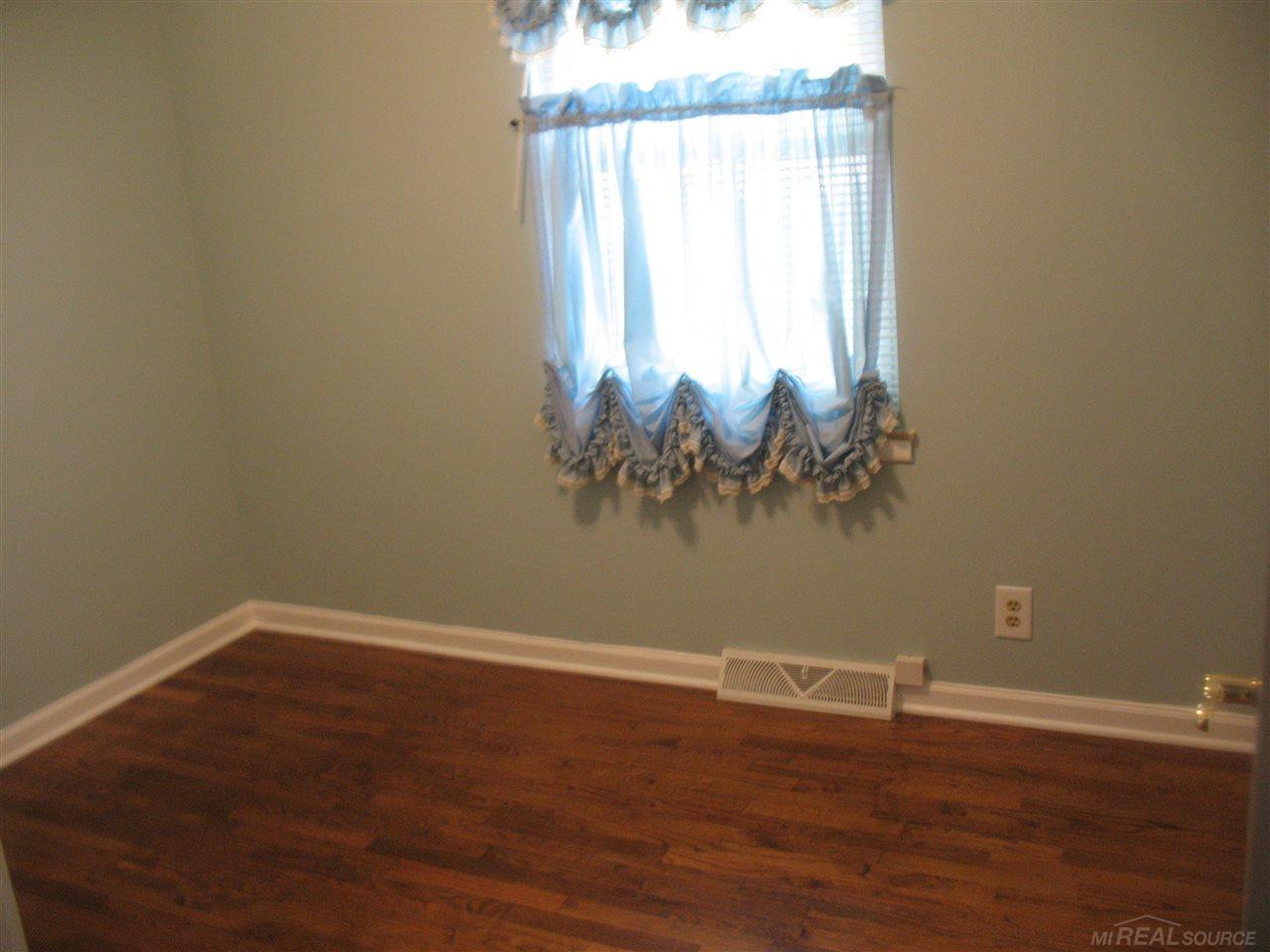 46864 Fairchild Road Macomb, MI 48042 - Photo 18 of 19 31291714-17.JPG