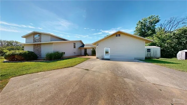 $269,900 | 22535 South 1408th Road, Moundville, MO 64771