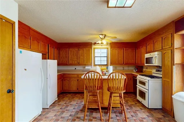 $269,900 | 22535 South 1408th Road, Moundville, MO 64771