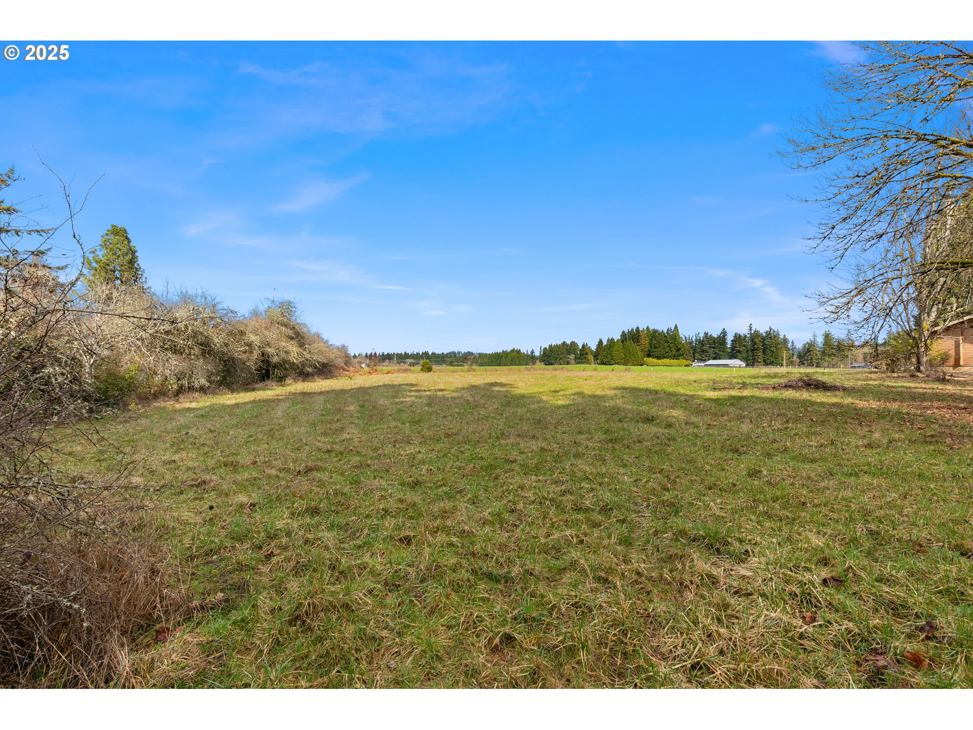 5565 Southwest Kruse Road Wilsonville, OR 97070 - Photo 5 of 13 a view of an ocean and a building
