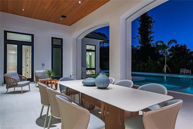 $13,950,000 | 117 West Street, Naples, FL 34108