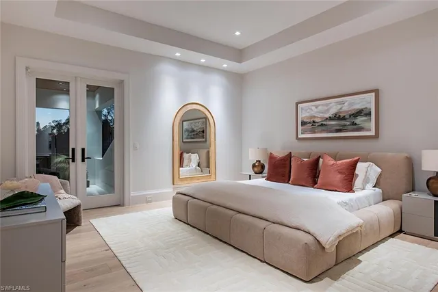 $13,950,000 | 117 West Street, Naples, FL 34108