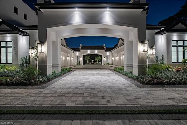 $13,950,000 | 117 West Street, Naples, FL 34108