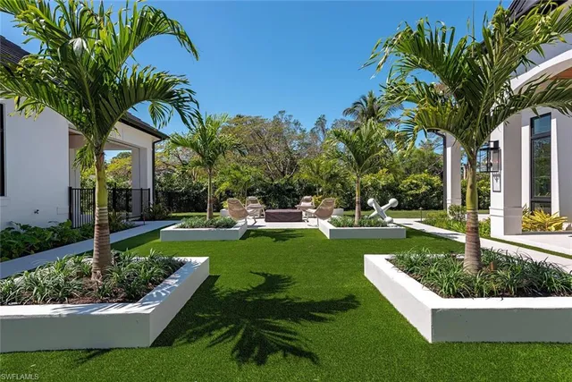 $13,950,000 | 117 West Street, Naples, FL 34108