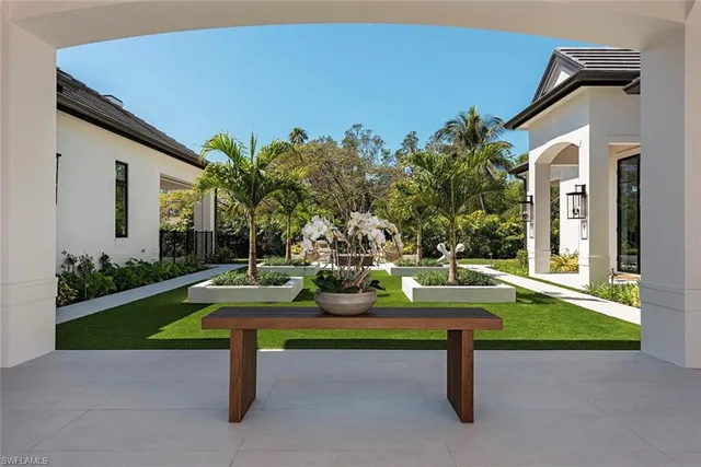 $13,950,000 | 117 West Street, Naples, FL 34108