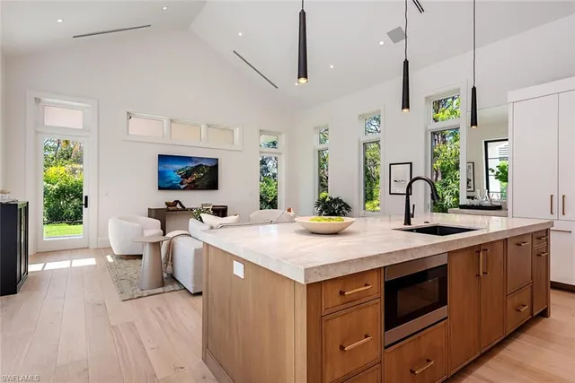 $13,950,000 | 117 West Street, Naples, FL 34108