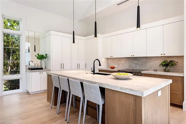 $13,950,000 | 117 West Street, Naples, FL 34108