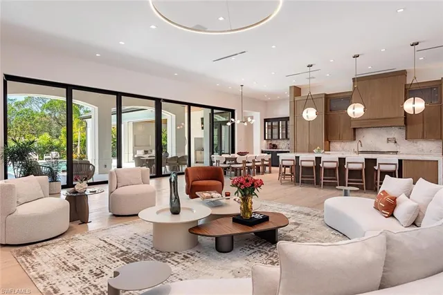 $13,950,000 | 117 West Street, Naples, FL 34108