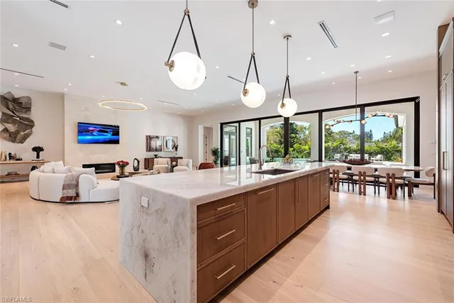 $13,950,000 | 117 West Street, Naples, FL 34108