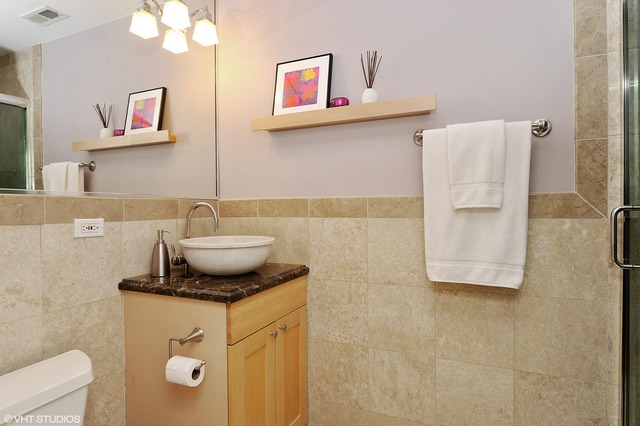 69 East 16th Street, Unit 2 Chicago, IL 60616 - Photo 15 of 16 a bathroom with a sink and a mirror