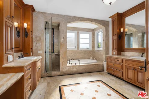 $5,195,000 | 919 South Gretna Green Way, Los Angeles, CA 90049