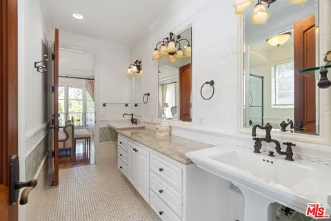 $5,195,000 | 919 South Gretna Green Way, Los Angeles, CA 90049