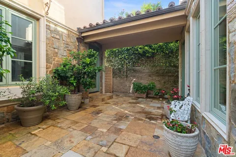 $5,195,000 | 919 South Gretna Green Way, Los Angeles, CA 90049