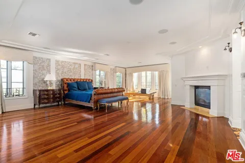 $5,195,000 | 919 South Gretna Green Way, Los Angeles, CA 90049