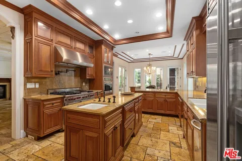 $5,195,000 | 919 South Gretna Green Way, Los Angeles, CA 90049