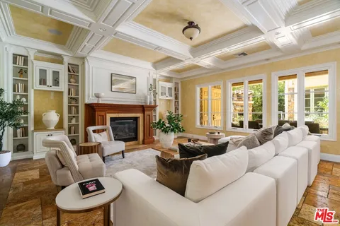 $5,195,000 | 919 South Gretna Green Way, Los Angeles, CA 90049